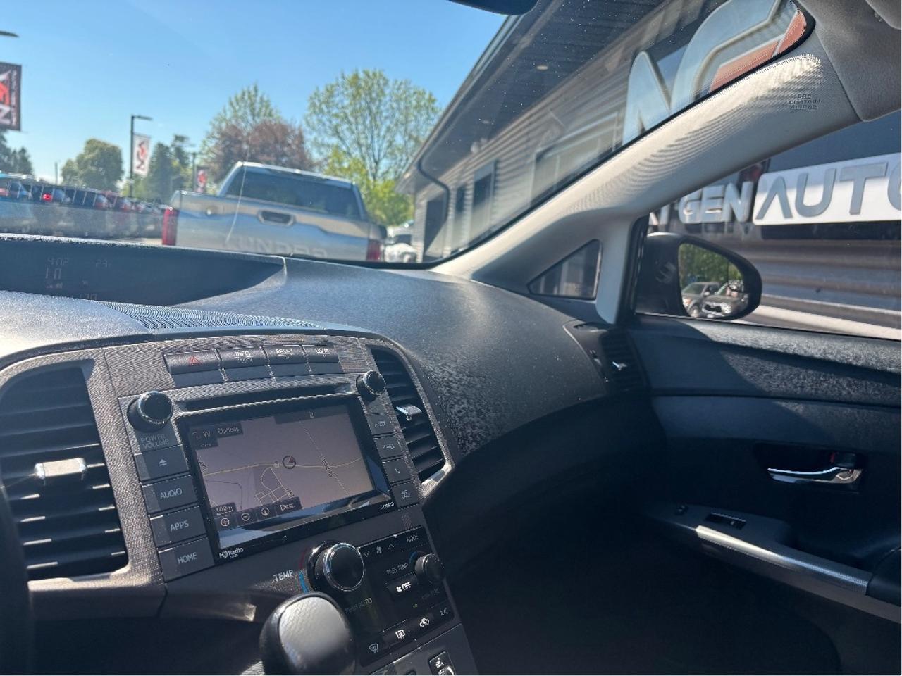 2016 Toyota Venza XLE AWD LEATHER NAV PANO ROOF Photo