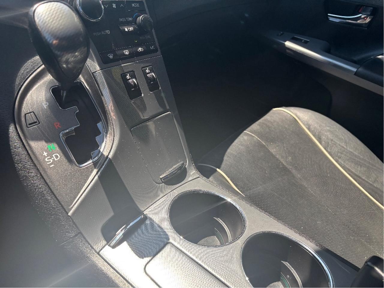 2016 Toyota Venza XLE AWD LEATHER NAV PANO ROOF Photo