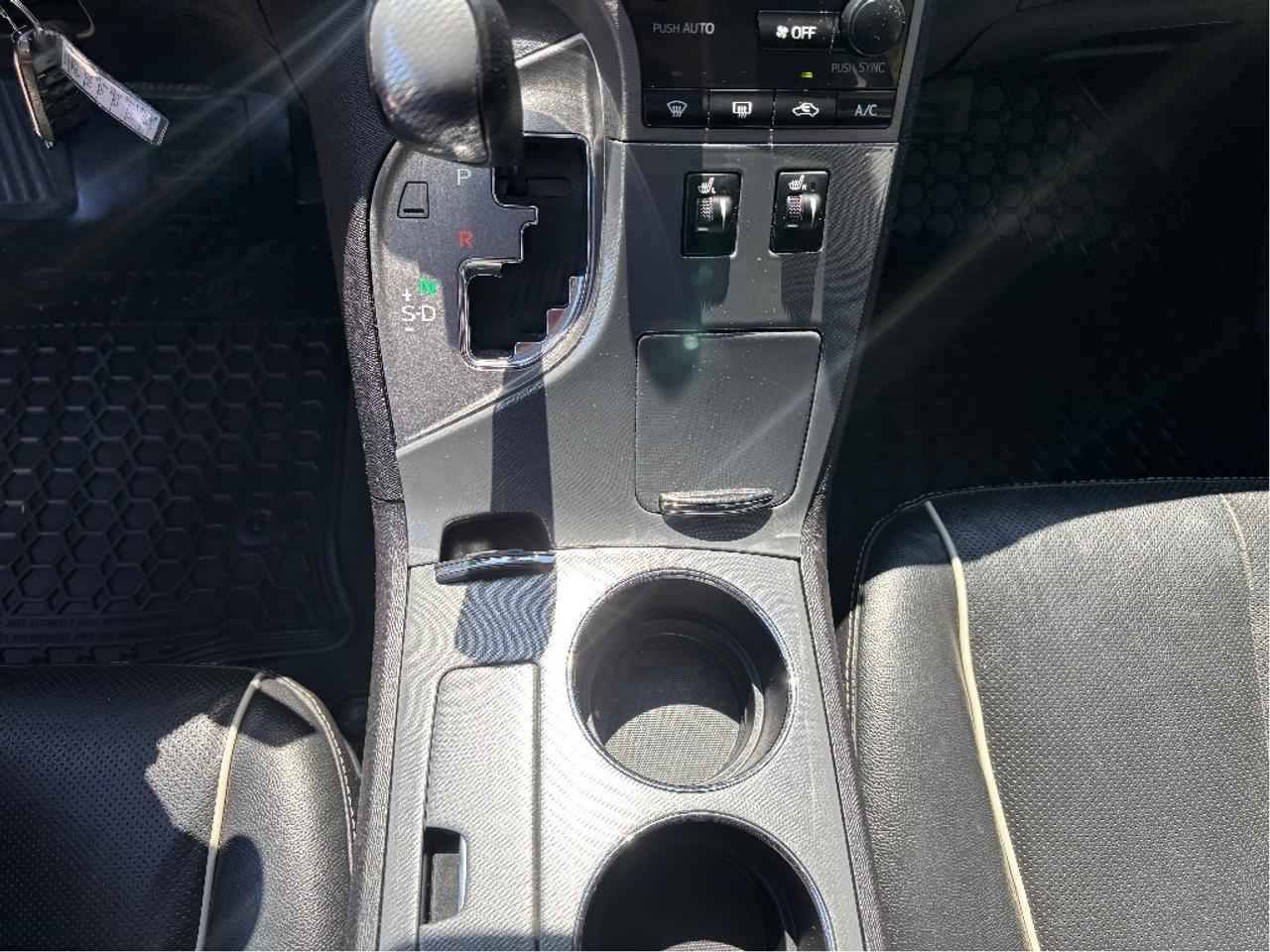 2016 Toyota Venza XLE AWD LEATHER NAV PANO ROOF Photo