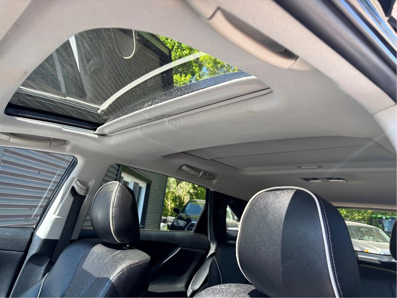 2016 Toyota Venza XLE AWD LEATHER NAV PANO ROOF Photo