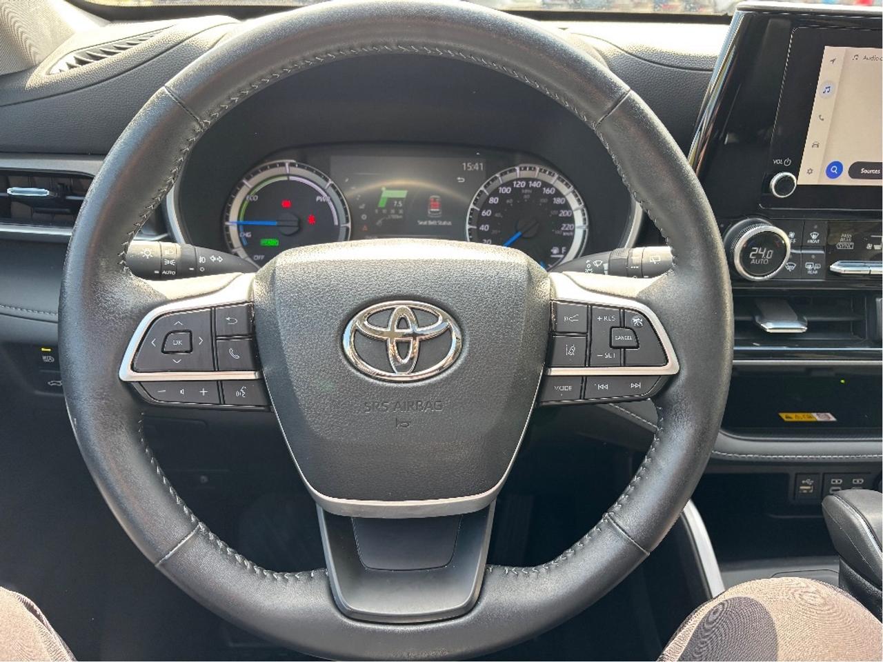 2023 Toyota Highlander Hybrid XLE AWD 8 PASS LEATHER ROOF ONE OWNER Photo