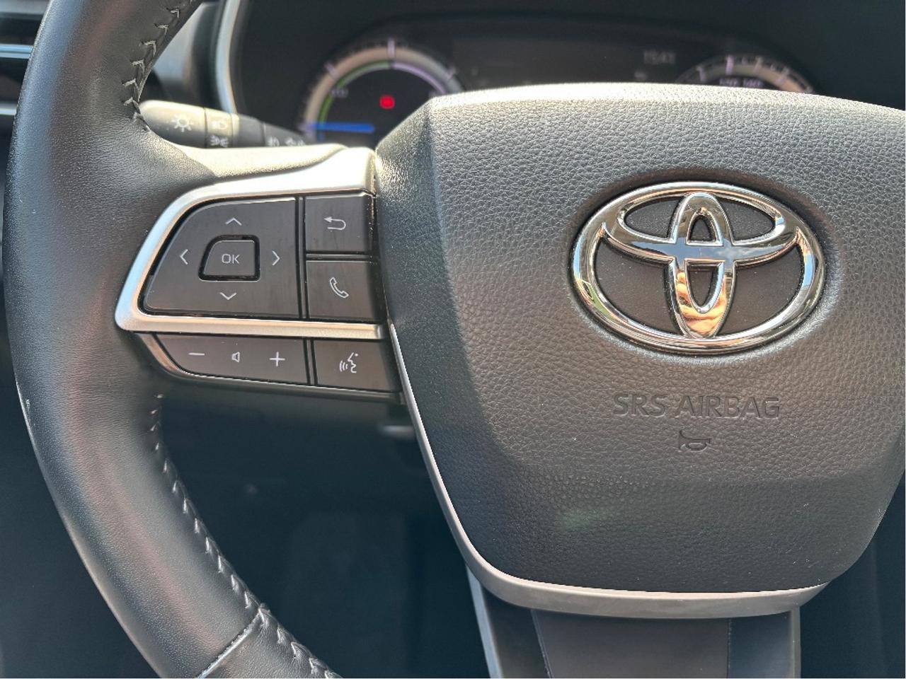 2023 Toyota Highlander Hybrid XLE AWD 8 PASS LEATHER ROOF ONE OWNER Photo