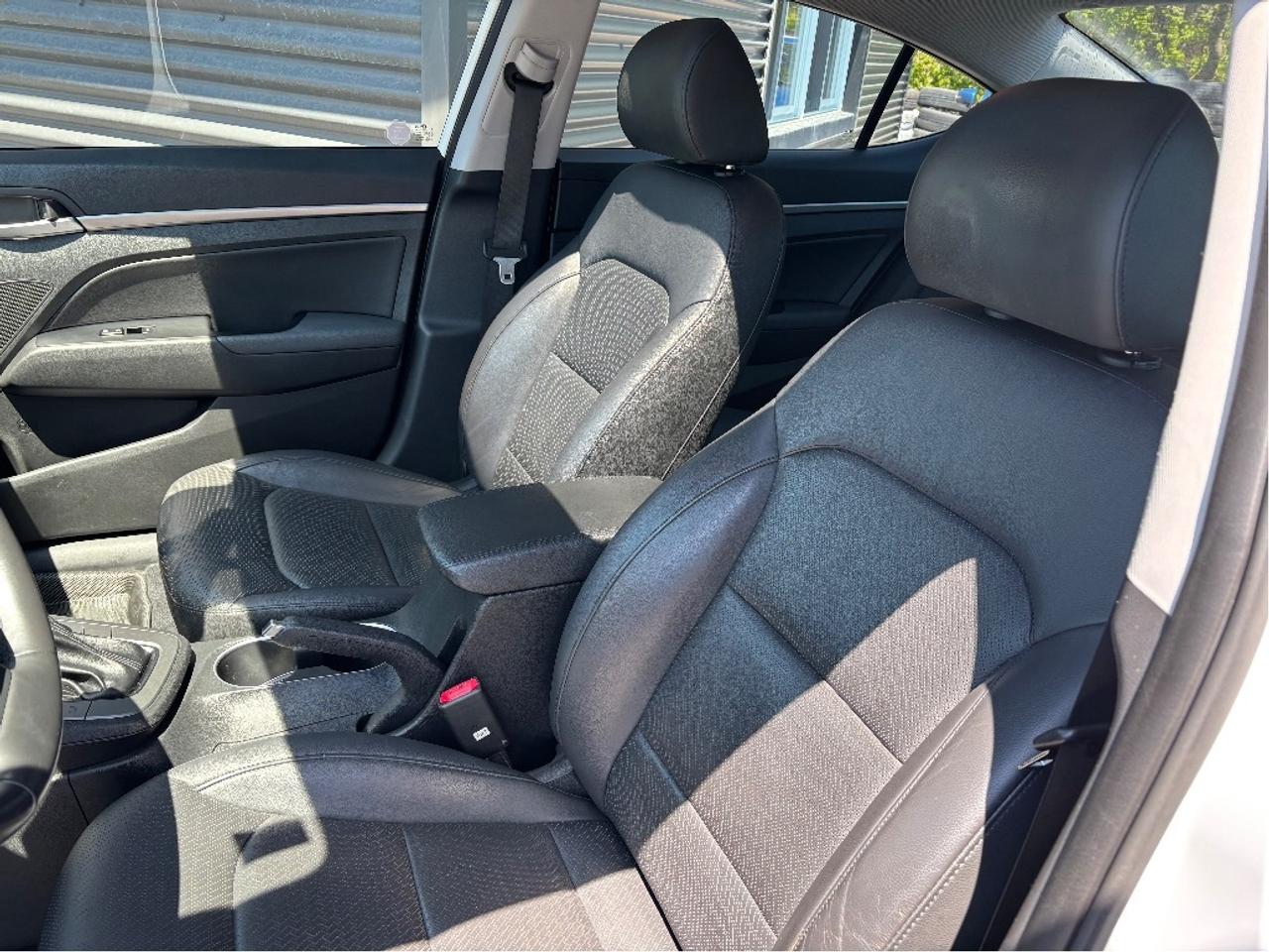 2017 Hyundai Elantra Limited LEATHER NAV ROOF HEATED STEERING Photo