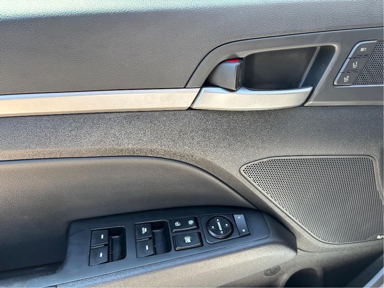2017 Hyundai Elantra Limited LEATHER NAV ROOF HEATED STEERING Photo