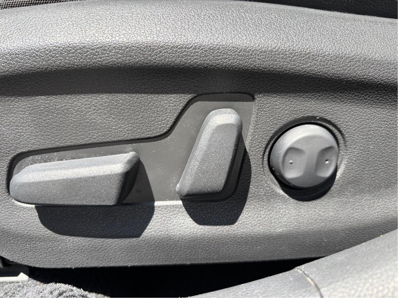 2017 Hyundai Elantra Limited LEATHER NAV ROOF HEATED STEERING Photo