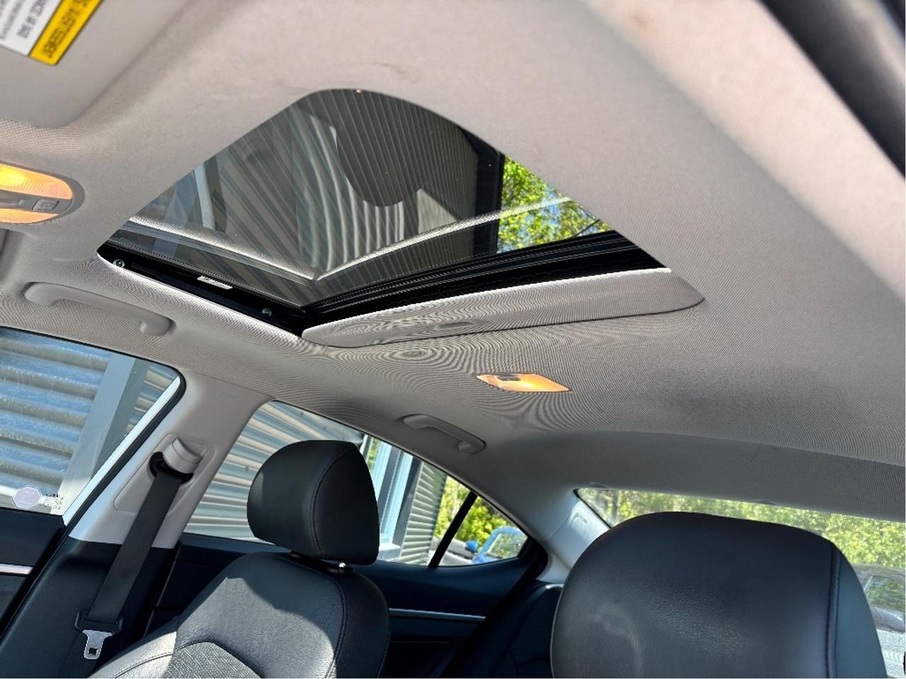 2017 Hyundai Elantra Limited LEATHER NAV ROOF HEATED STEERING Photo