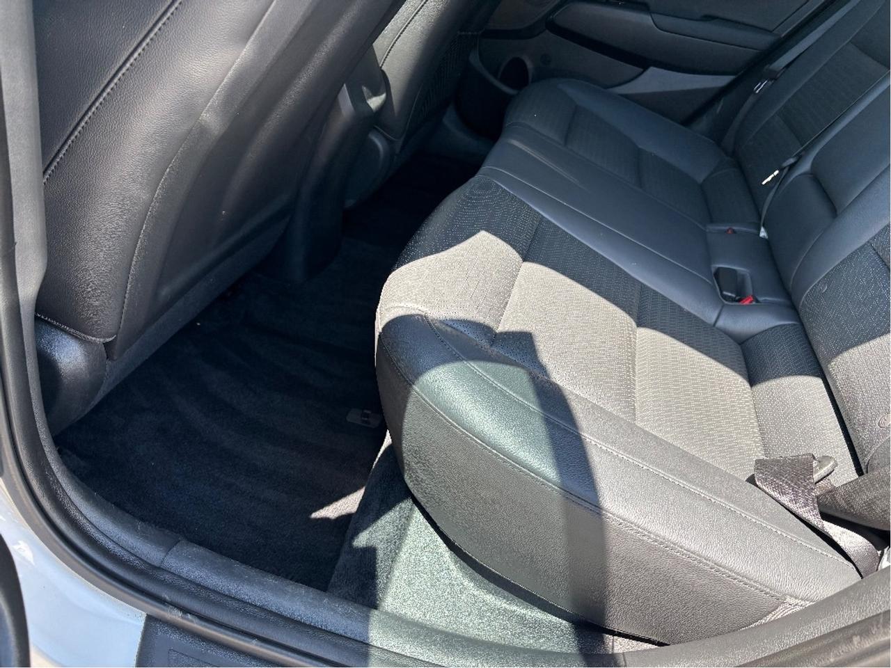 2017 Hyundai Elantra Limited LEATHER NAV ROOF HEATED STEERING Photo
