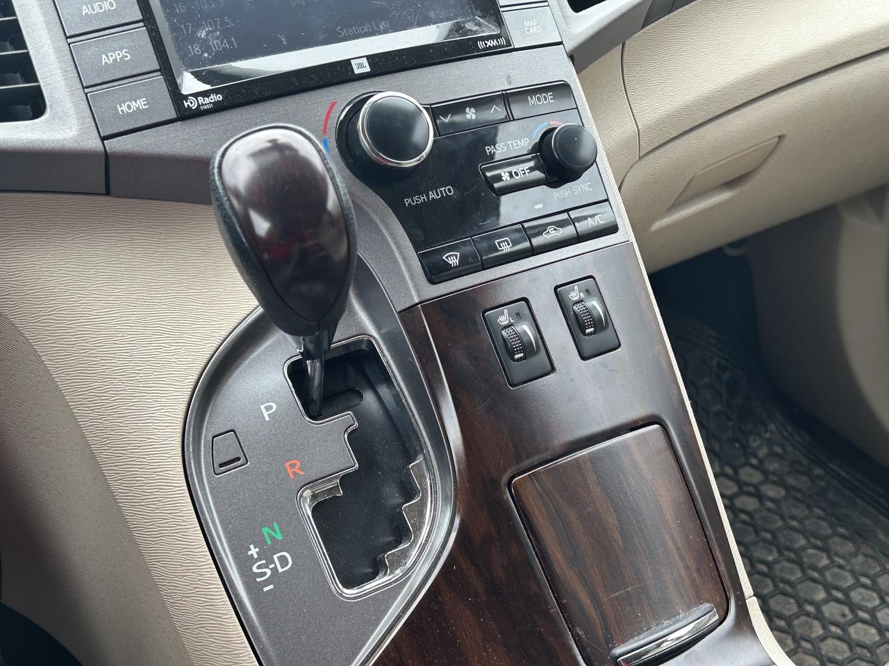 2016 Toyota Venza LIMITED Photo