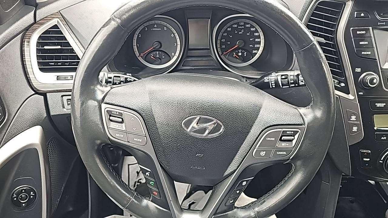 2016 Hyundai Santa Fe Luxury Photo