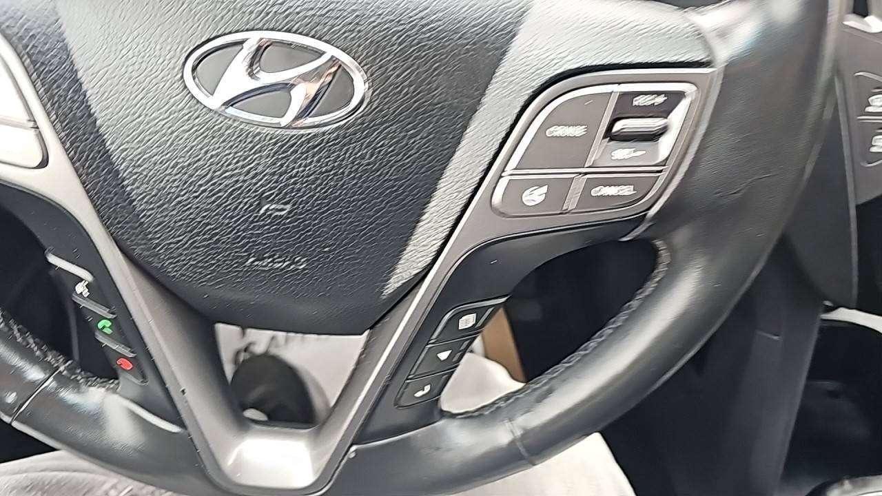 2016 Hyundai Santa Fe Luxury Photo