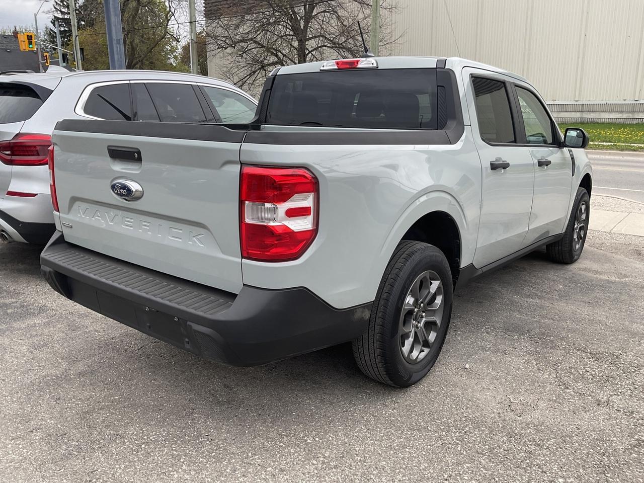 2022 Ford Maverick XLT - HYBRID! ALLOYS! BACK-UP CAM! CAR PLAY! Photo