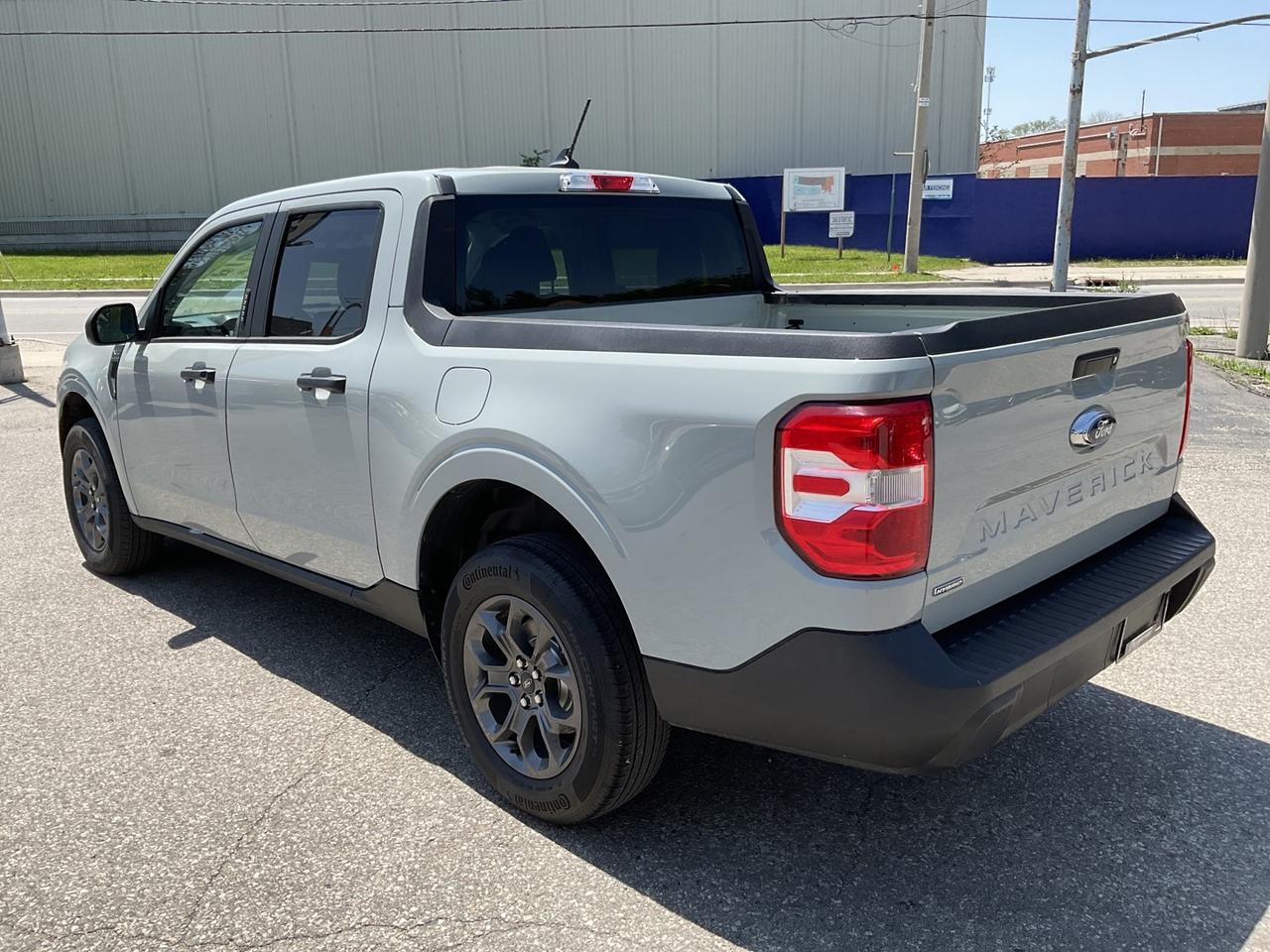 2022 Ford Maverick XLT - HYBRID! ALLOYS! BACK-UP CAM! CAR PLAY! Photo