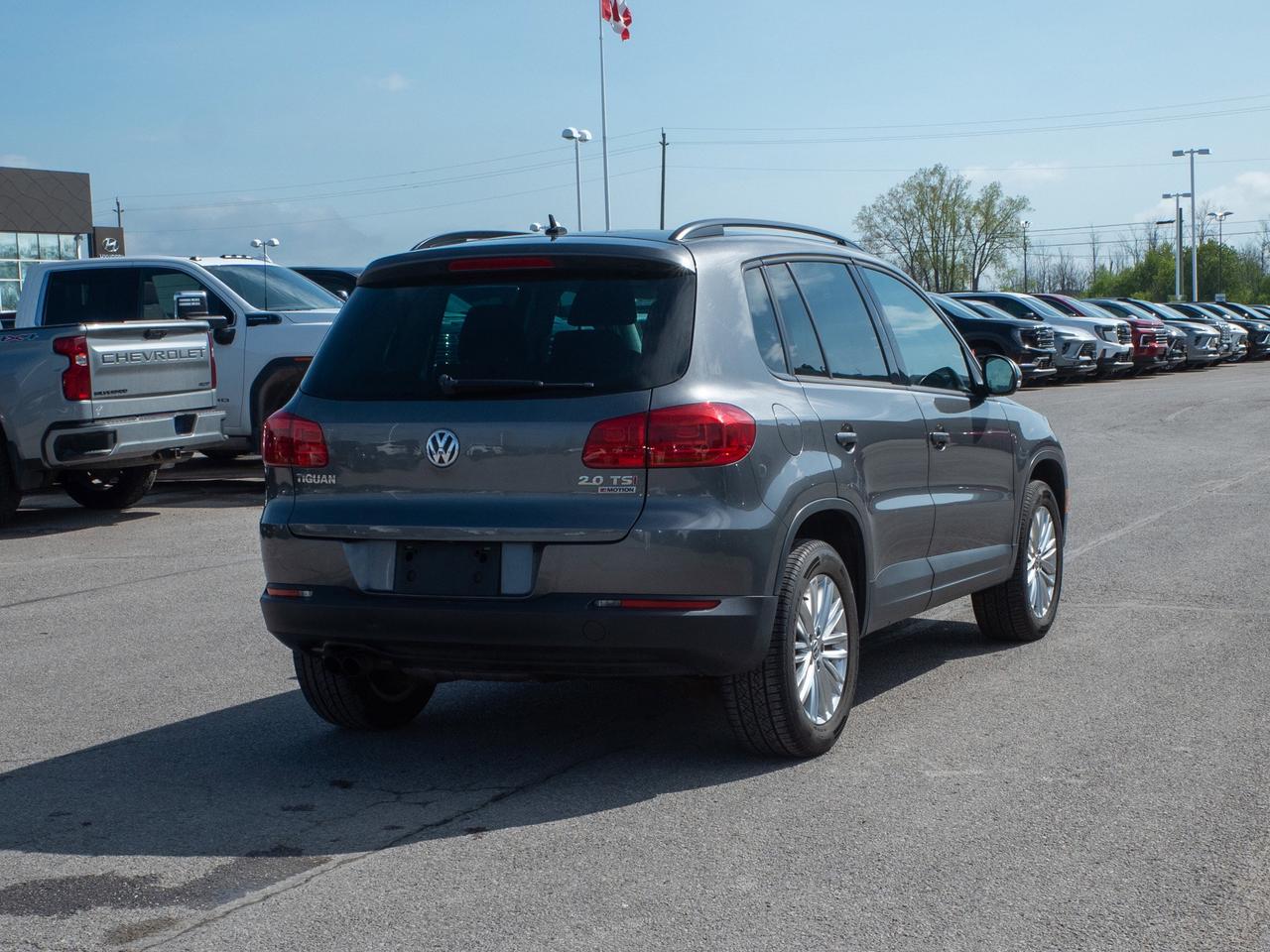 2016 Volkswagen Tiguan - Leather Steering   Heated Front Seat Photo