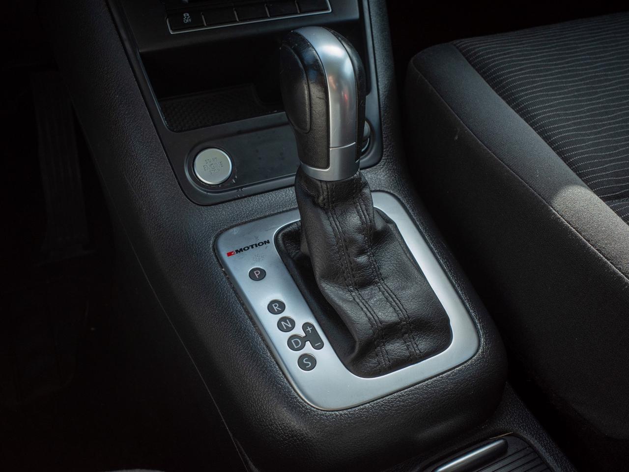 2016 Volkswagen Tiguan - Leather Steering   Heated Front Seat Photo