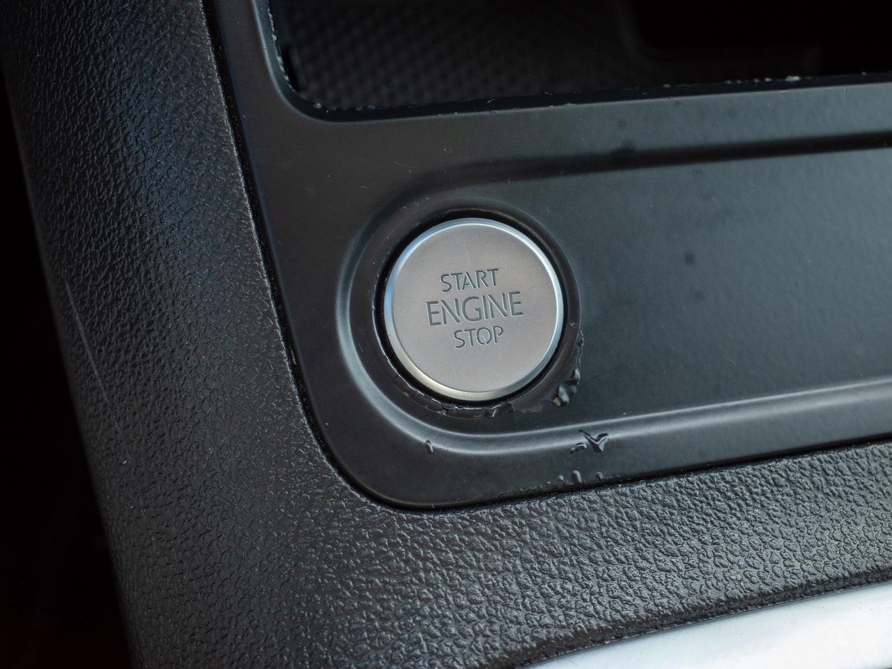 2016 Volkswagen Tiguan - Leather Steering   Heated Front Seat Photo