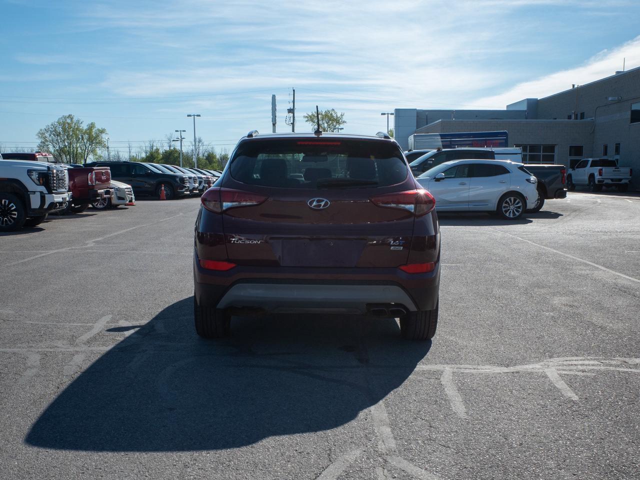 2017 Hyundai Tucson SE - Sun/Moonroof   Adjustable Lumbar Photo
