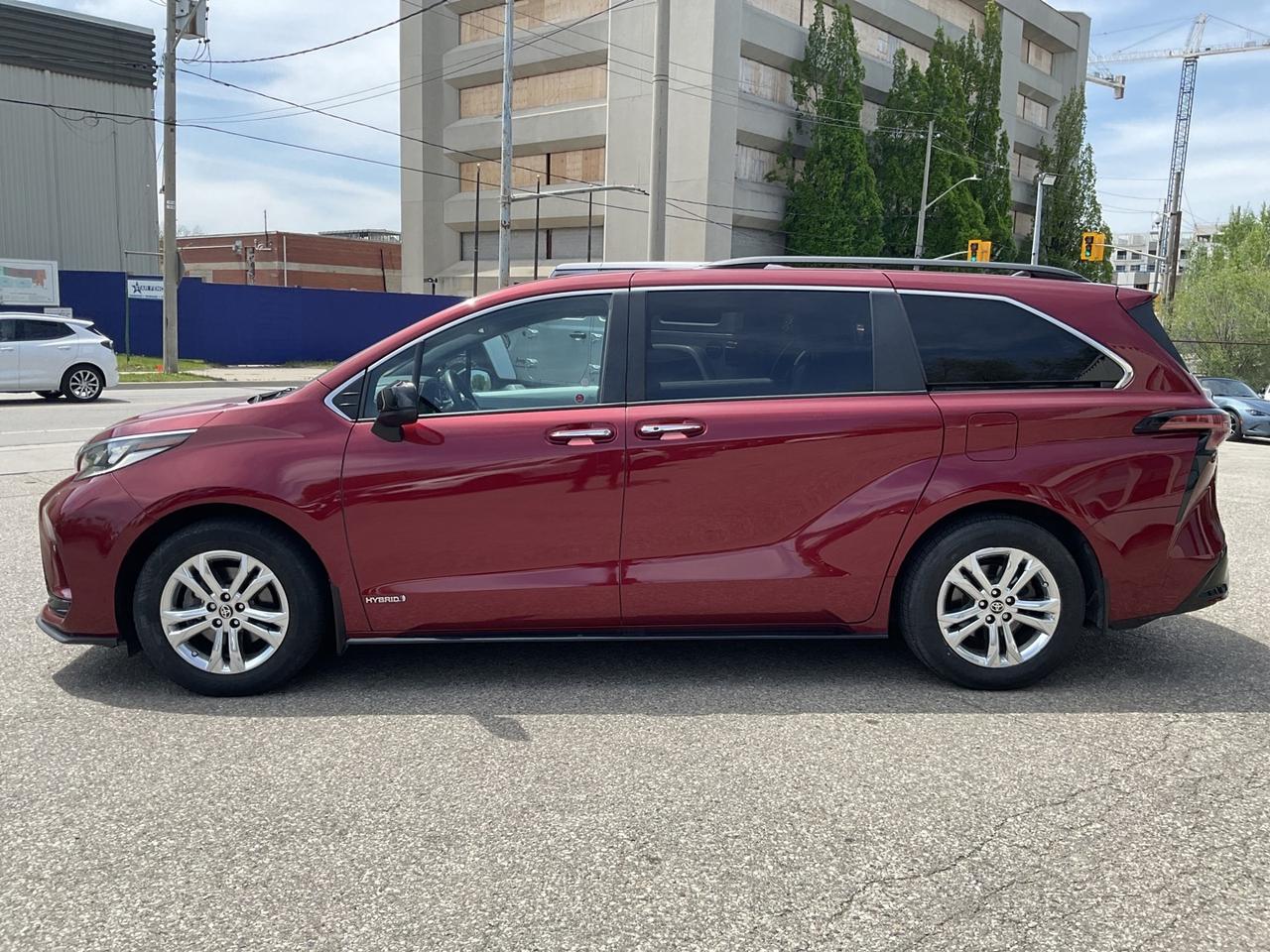 2021 Toyota Sienna XSE AWD - LEATHER! NAV! BACK-UP CAM! BSM! SUNROOF! Photo