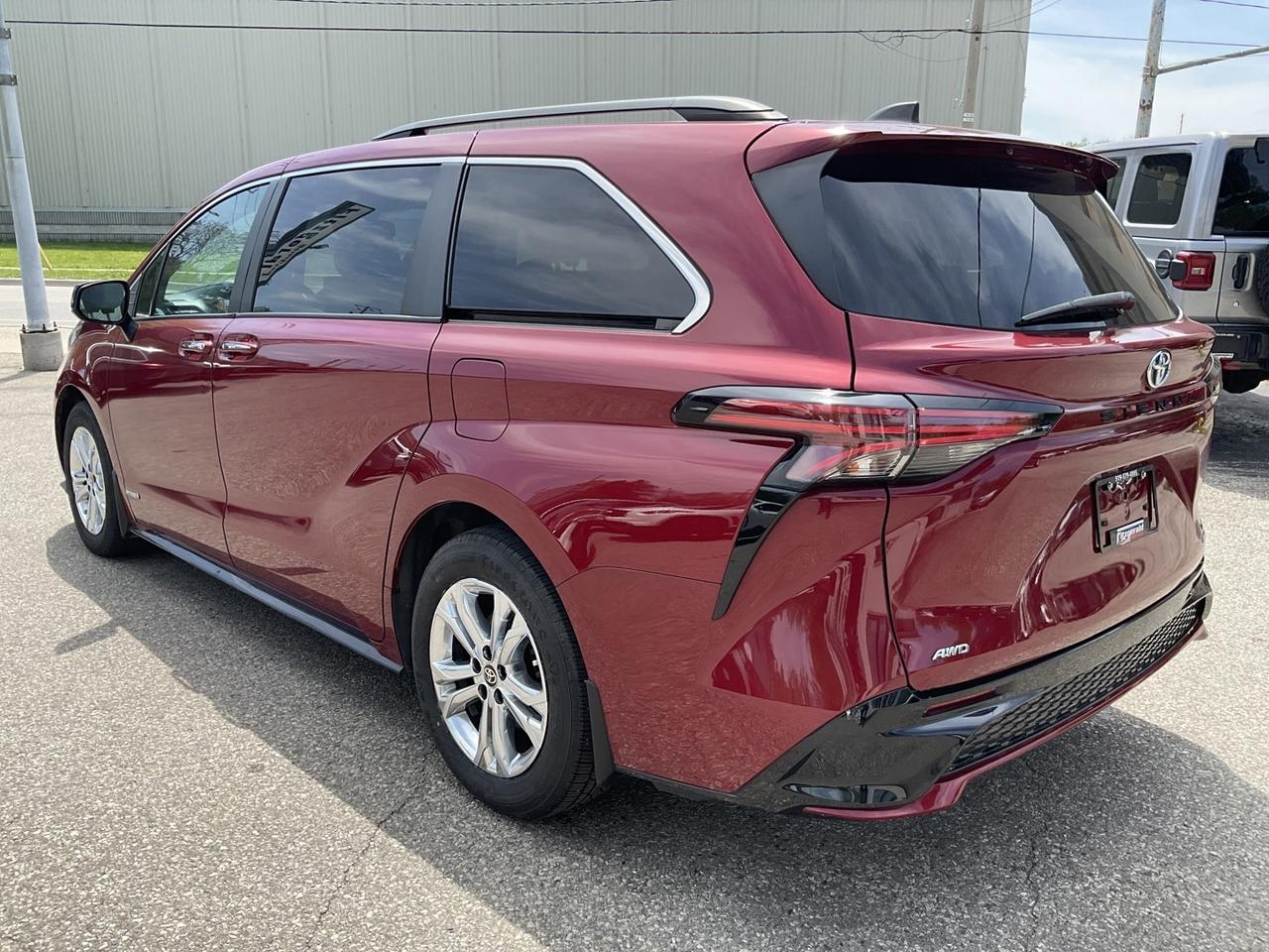 2021 Toyota Sienna XSE AWD - LEATHER! NAV! BACK-UP CAM! BSM! SUNROOF! Photo