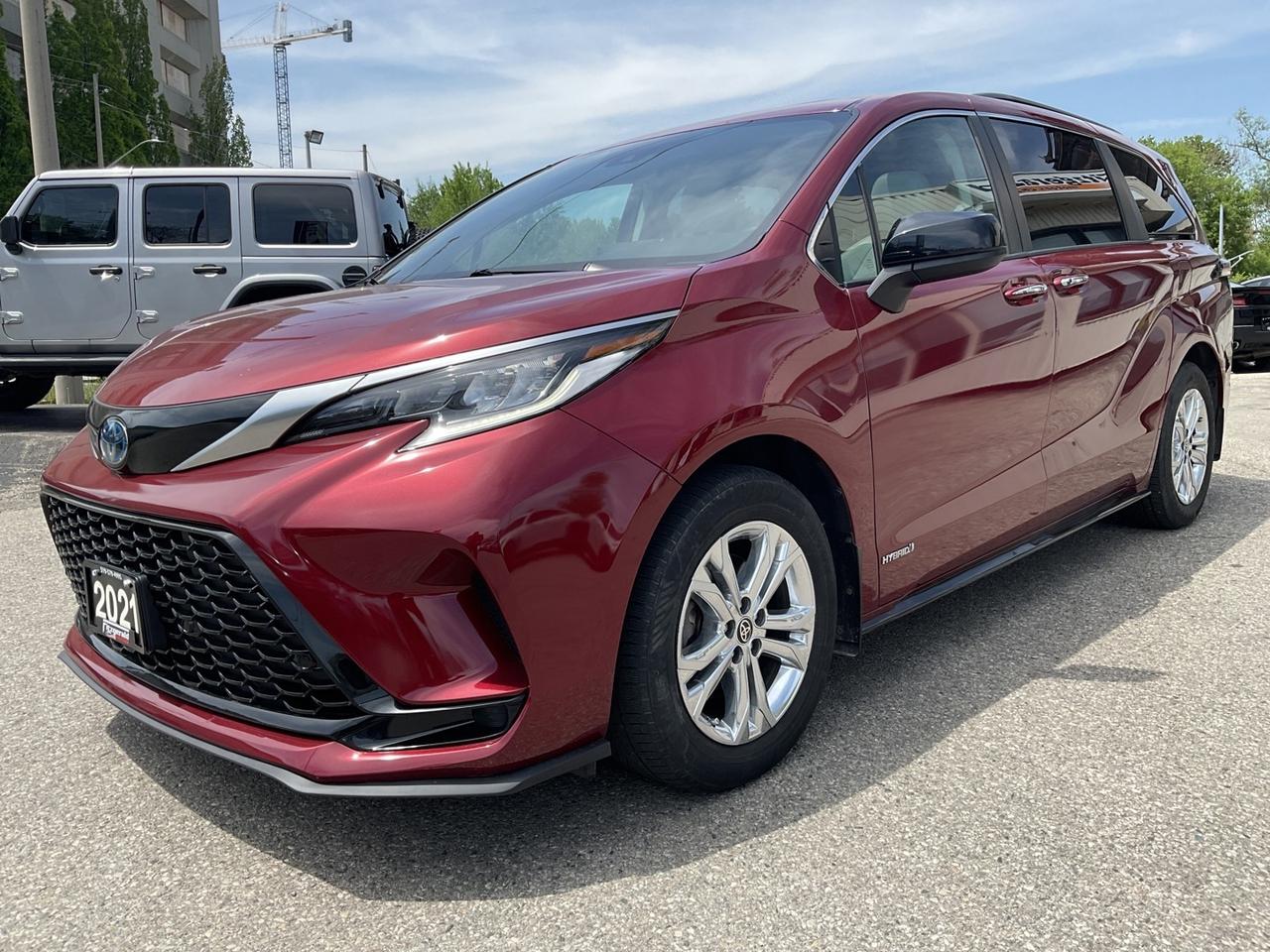 2021 Toyota Sienna XSE AWD - LEATHER! NAV! BACK-UP CAM! BSM! SUNROOF! Photo