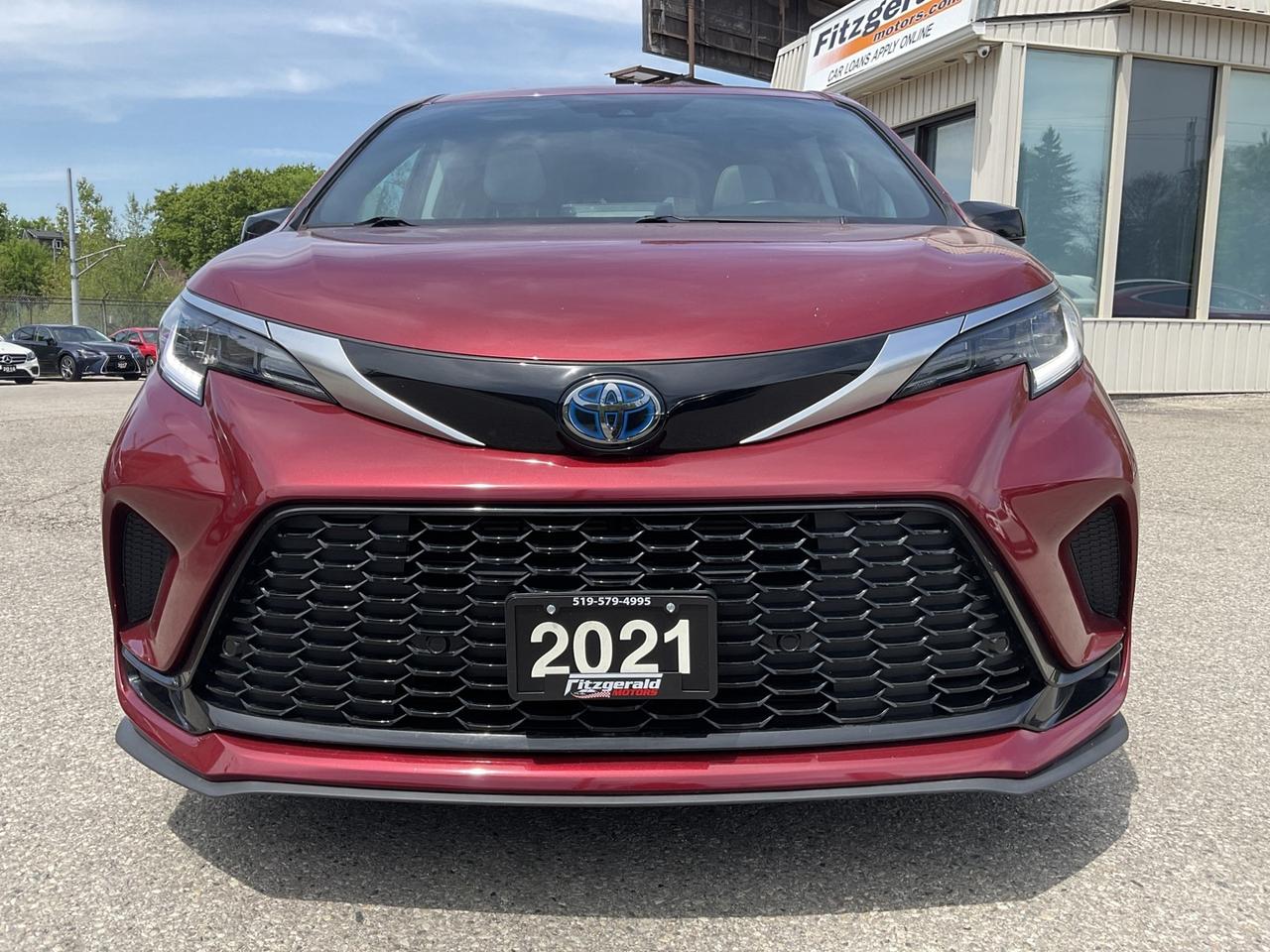 2021 Toyota Sienna XSE AWD - LEATHER! NAV! BACK-UP CAM! BSM! SUNROOF! Photo