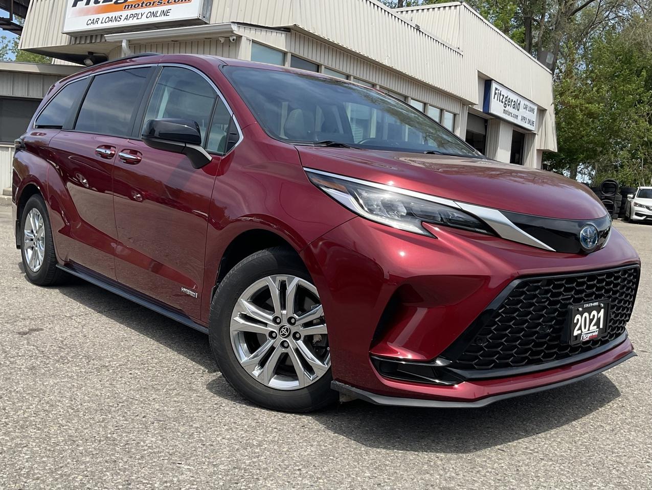 2021 Toyota Sienna XSE AWD - LEATHER! NAV! BACK-UP CAM! BSM! SUNROOF! Photo