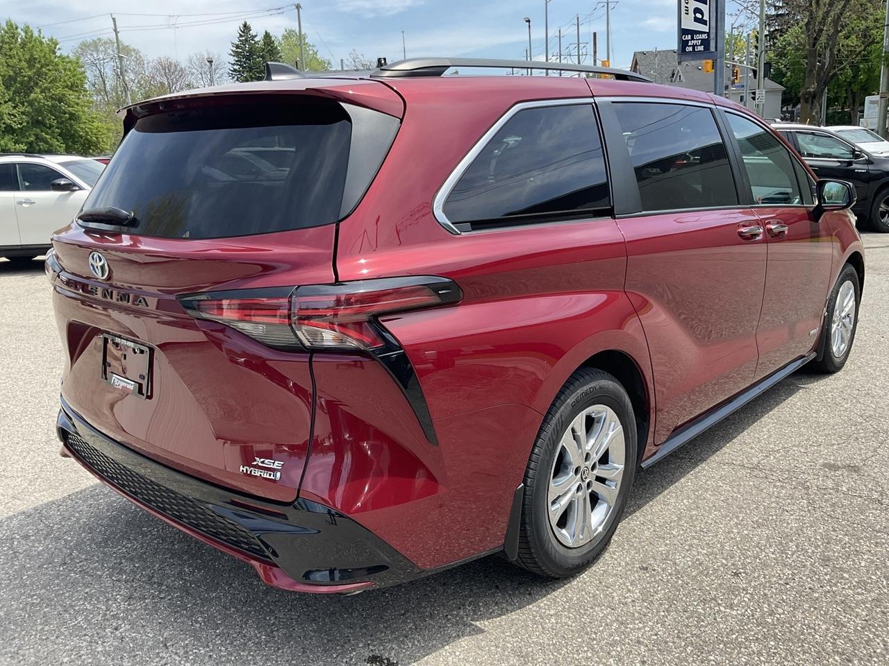 2021 Toyota Sienna XSE AWD - LEATHER! NAV! BACK-UP CAM! BSM! SUNROOF! Photo
