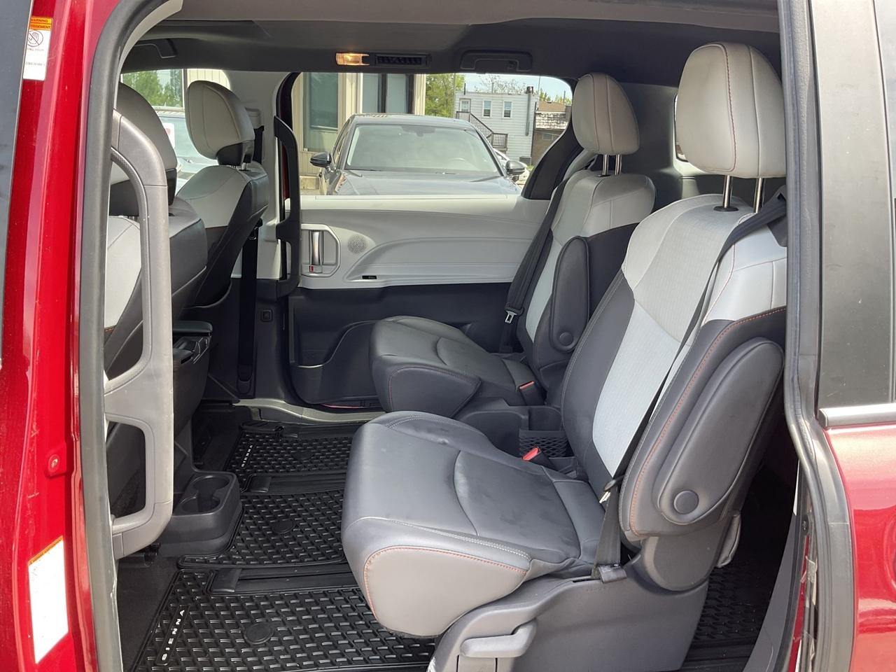 2021 Toyota Sienna XSE AWD - LEATHER! NAV! BACK-UP CAM! BSM! SUNROOF! Photo
