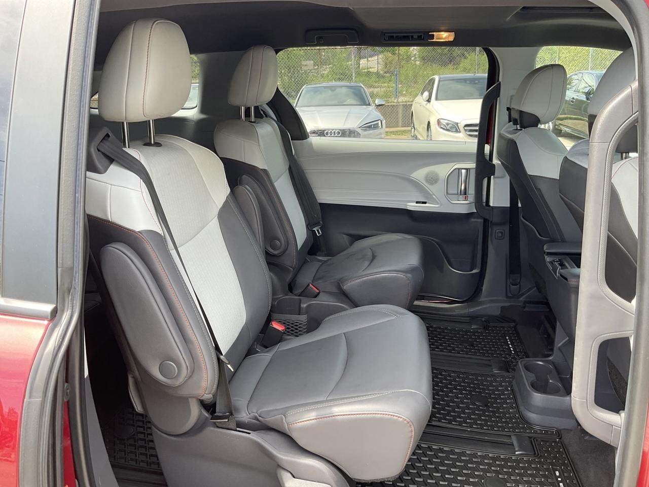 2021 Toyota Sienna XSE AWD - LEATHER! NAV! BACK-UP CAM! BSM! SUNROOF! Photo