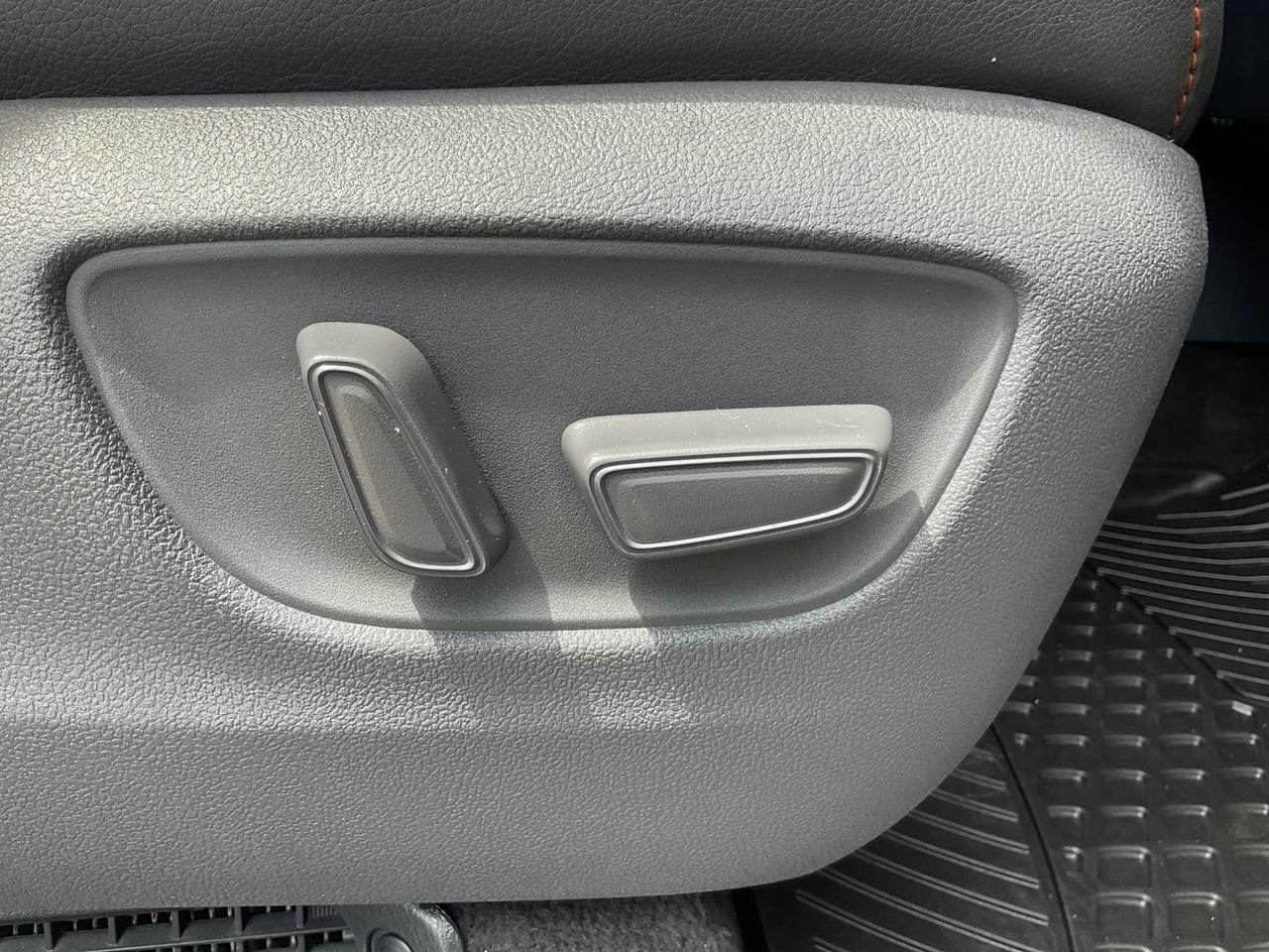 2021 Toyota Sienna XSE AWD - LEATHER! NAV! BACK-UP CAM! BSM! SUNROOF! Photo