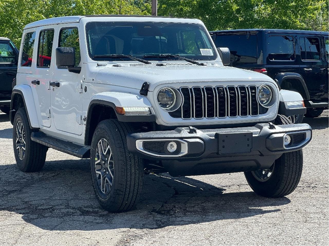 2025 Jeep Wrangler Sahara w/SkyPower Top, Technology, Safety, Steps Photo