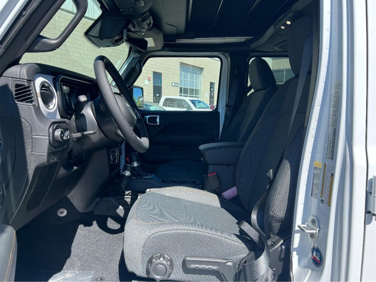 2025 Jeep Wrangler Sahara w/SkyPower Top, Technology, Safety, Steps Photo