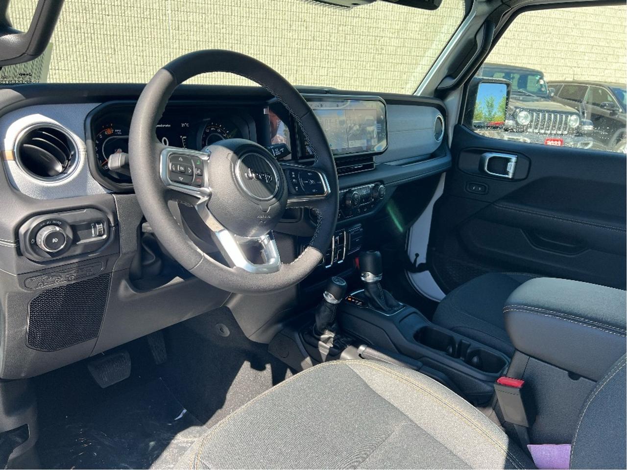 2025 Jeep Wrangler Sahara w/SkyPower Top, Technology, Safety, Steps Photo