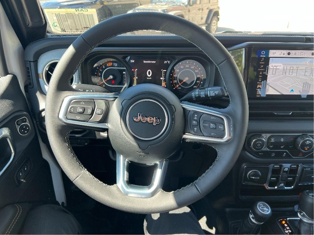 2025 Jeep Wrangler Sahara w/SkyPower Top, Technology, Safety, Steps Photo