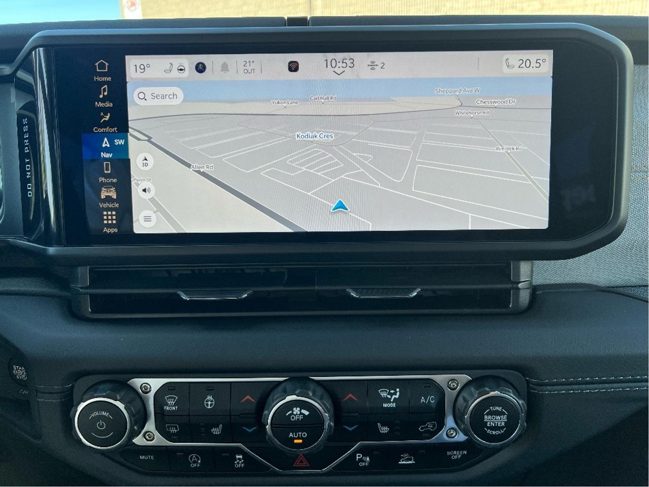 2025 Jeep Wrangler Sahara w/SkyPower Top, Technology, Safety, Steps Photo