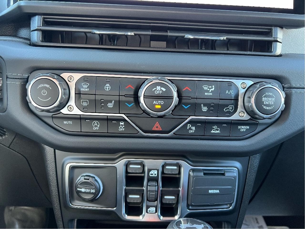 2025 Jeep Wrangler Sahara w/SkyPower Top, Technology, Safety, Steps Photo