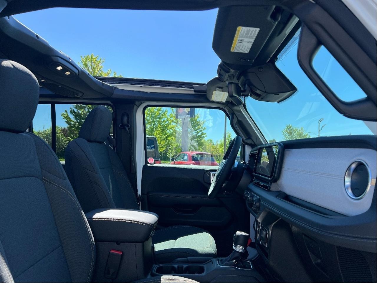 2025 Jeep Wrangler Sahara w/SkyPower Top, Technology, Safety, Steps Photo