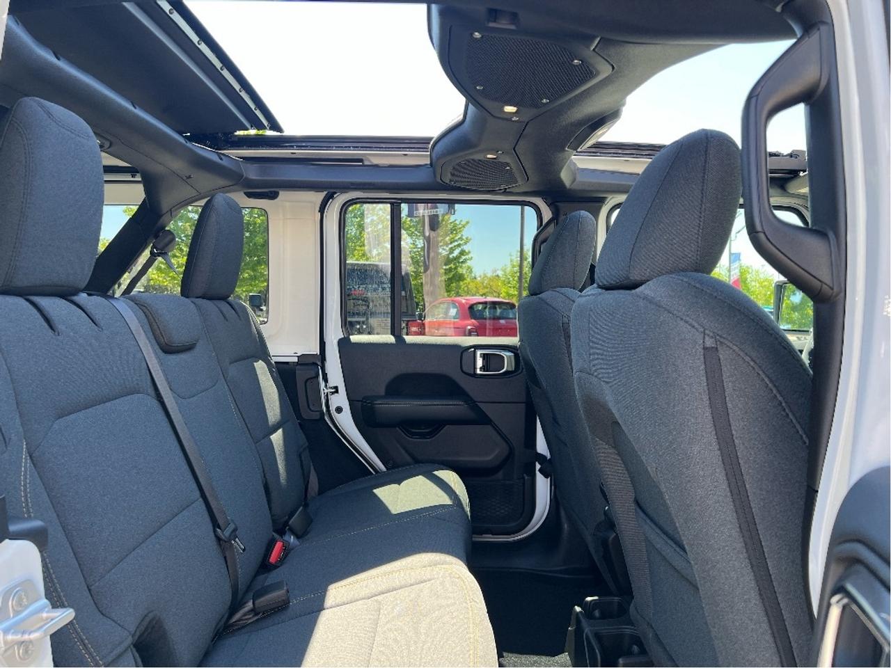 2025 Jeep Wrangler Sahara w/SkyPower Top, Technology, Safety, Steps Photo