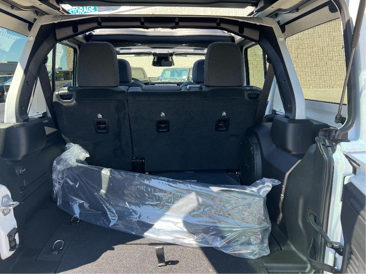 2025 Jeep Wrangler Sahara w/SkyPower Top, Technology, Safety, Steps Photo