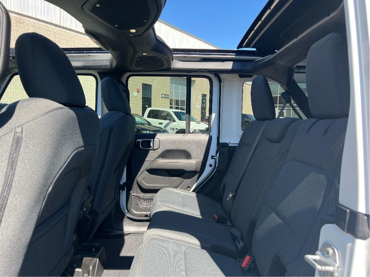 2025 Jeep Wrangler Sahara w/SkyPower Top, Technology, Safety, Steps Photo