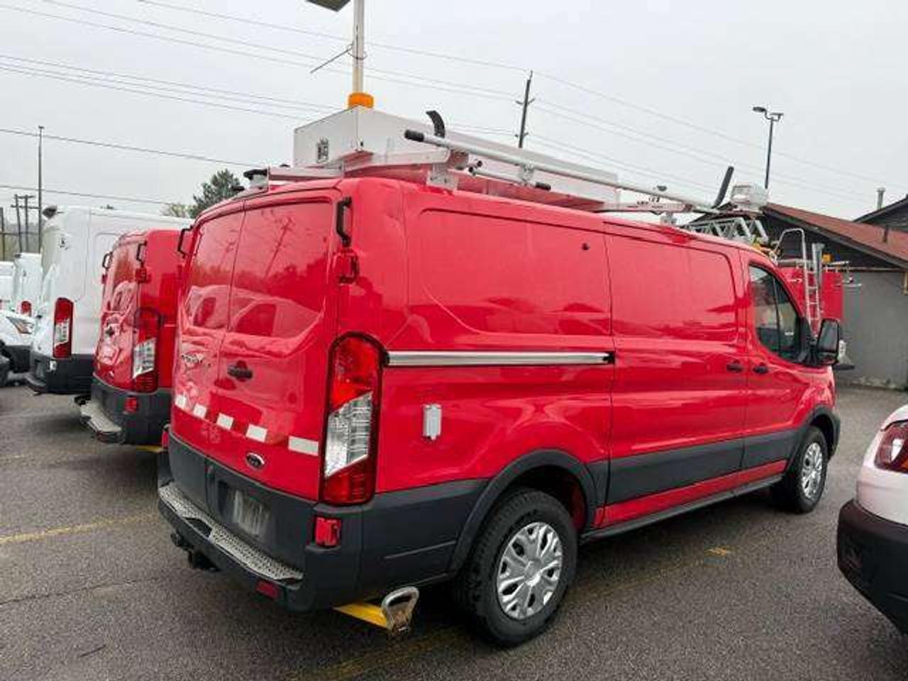 2020 Ford Transit Cargo Van only 43,000 Kms from new Photo4