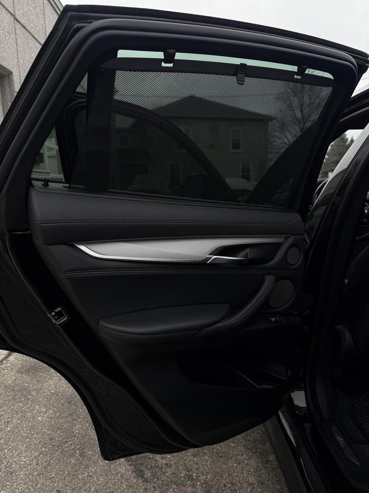 2015 BMW X6 xDrive50i Photo