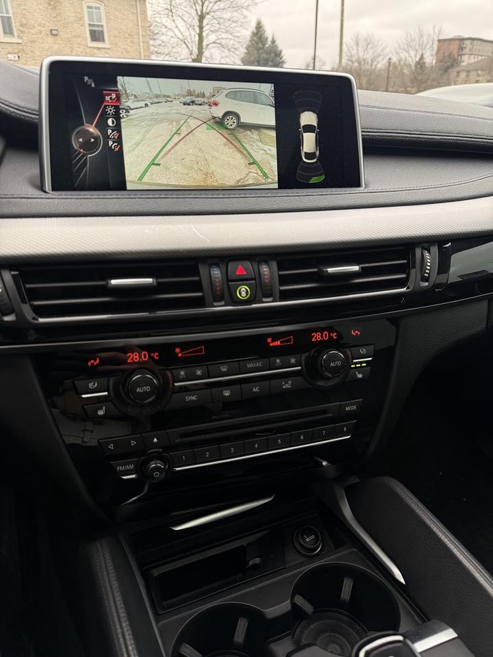 2015 BMW X6 xDrive50i Photo