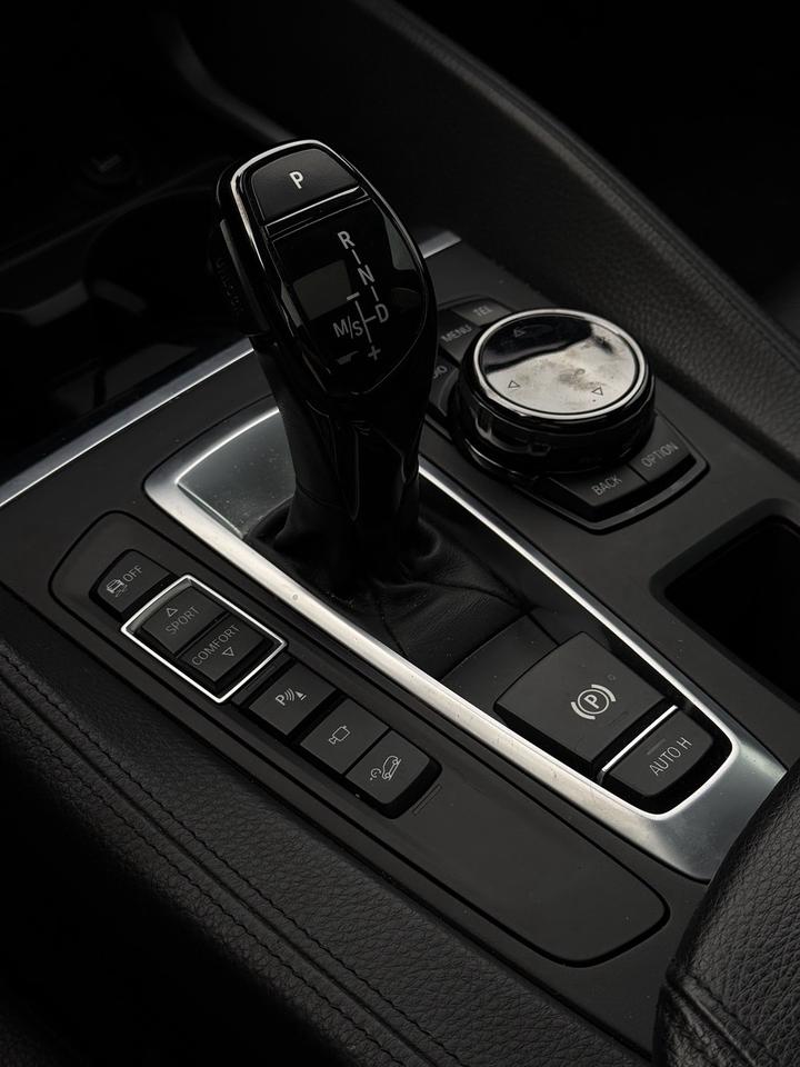 2015 BMW X6 xDrive50i Photo