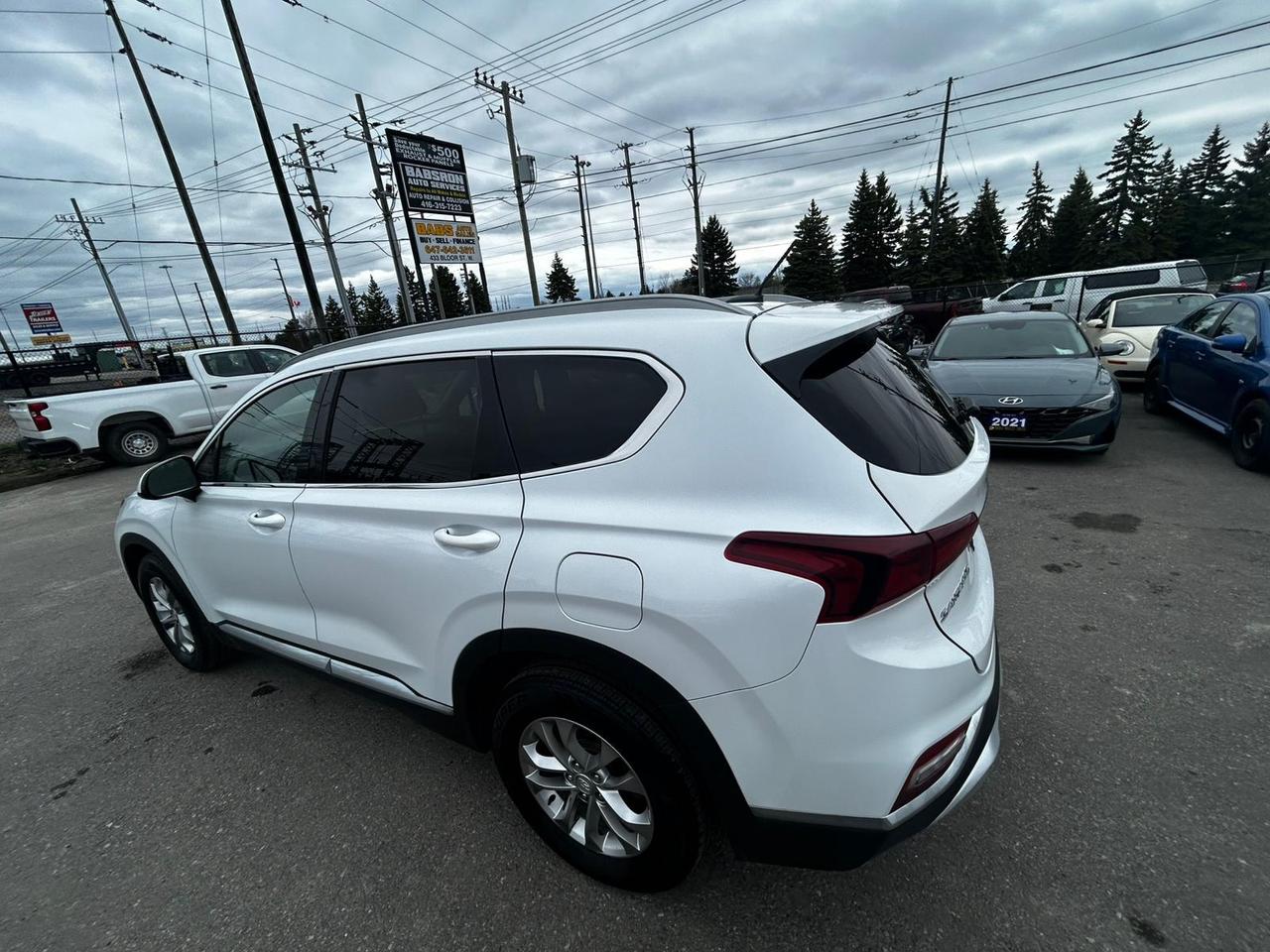2019 Hyundai Santa Fe SE Photo
