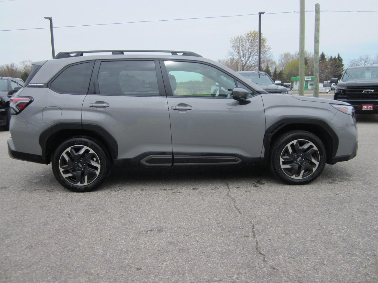 2026 Subaru Forester Limited AWD LOADED ONE OWNER NO ACCIDENTS Photo4