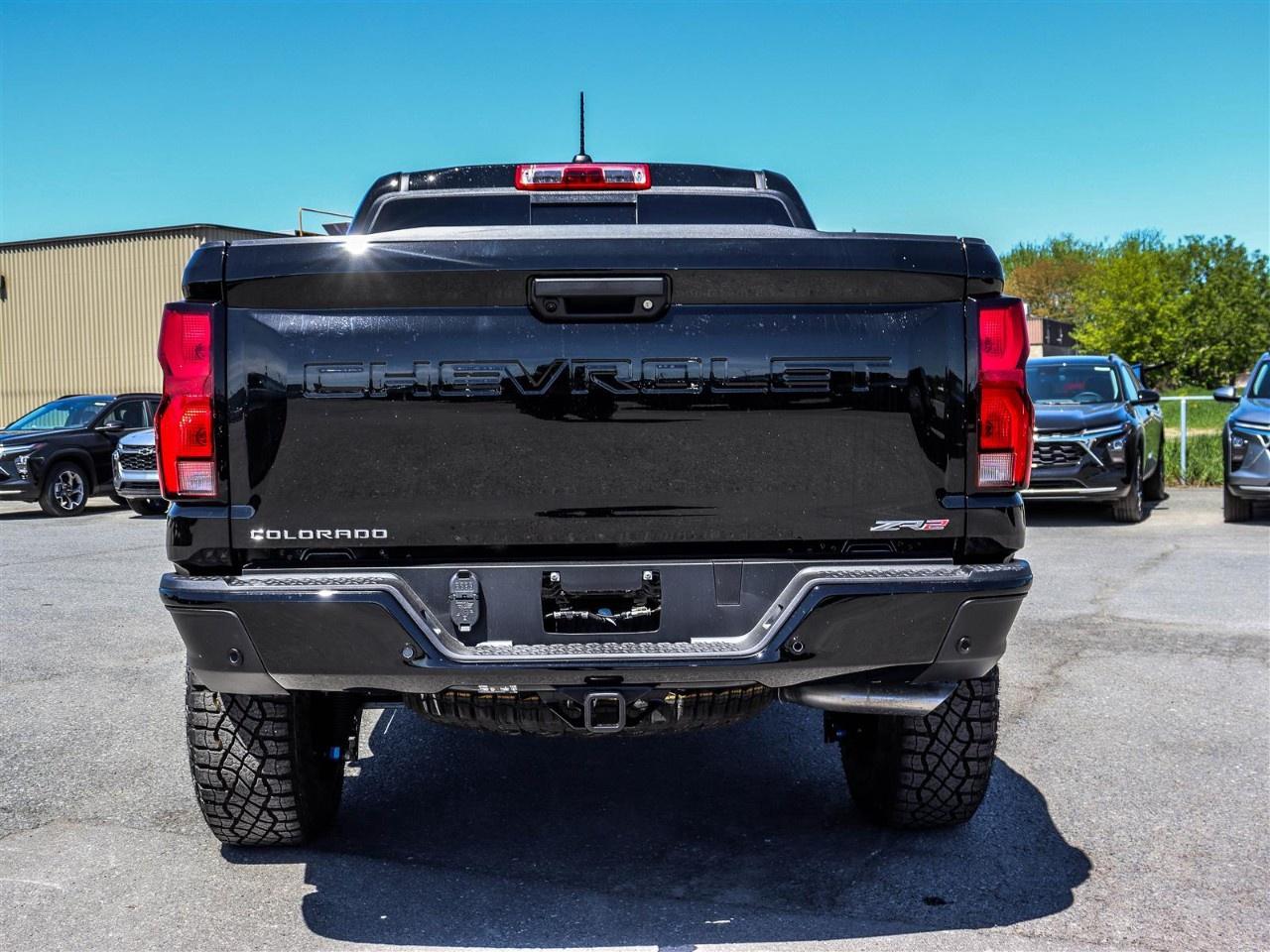 2026 Chevrolet Colorado Crew Cab Short Box 4-Wheel Drive ZR2 Photo3