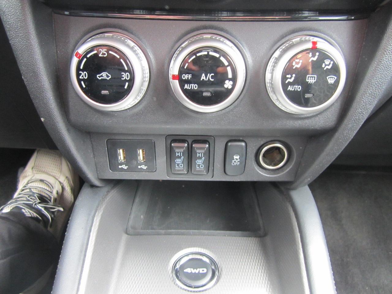 2024 Mitsubishi RVR SE AWC ONE OWNER RENTAL NO ACCIDENTS Photo