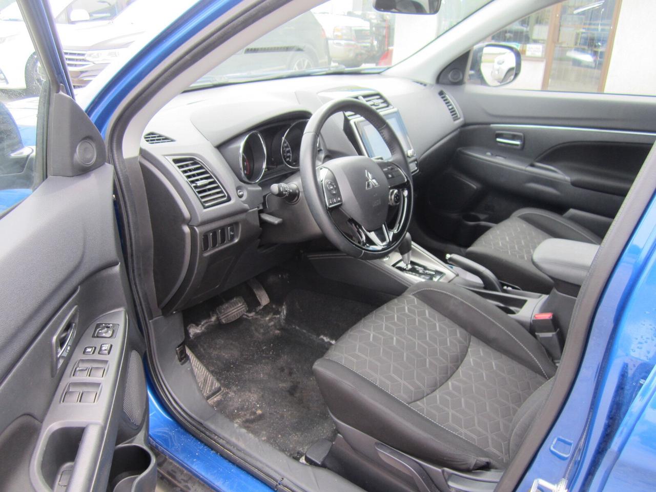 2024 Mitsubishi RVR SE AWC ONE OWNER RENTAL NO ACCIDENTS Photo