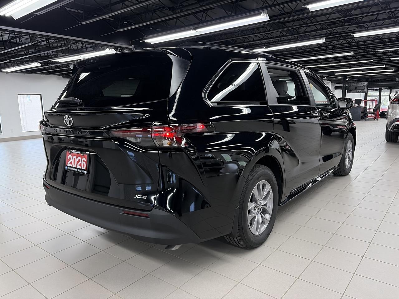 2026 Toyota Sienna XLE leather Sunroof CarPlay Power Tail Gate Photo