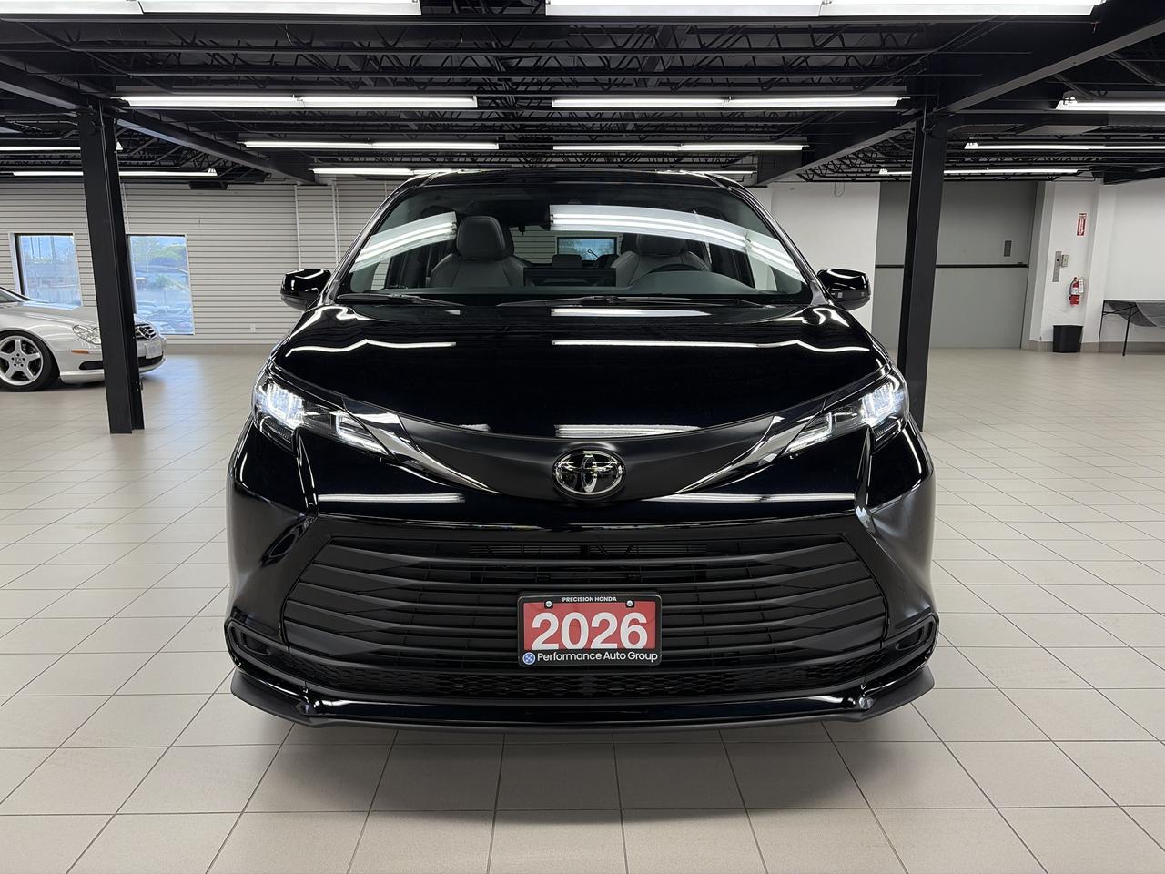 2026 Toyota Sienna XLE leather Sunroof CarPlay Power Tail Gate Photo
